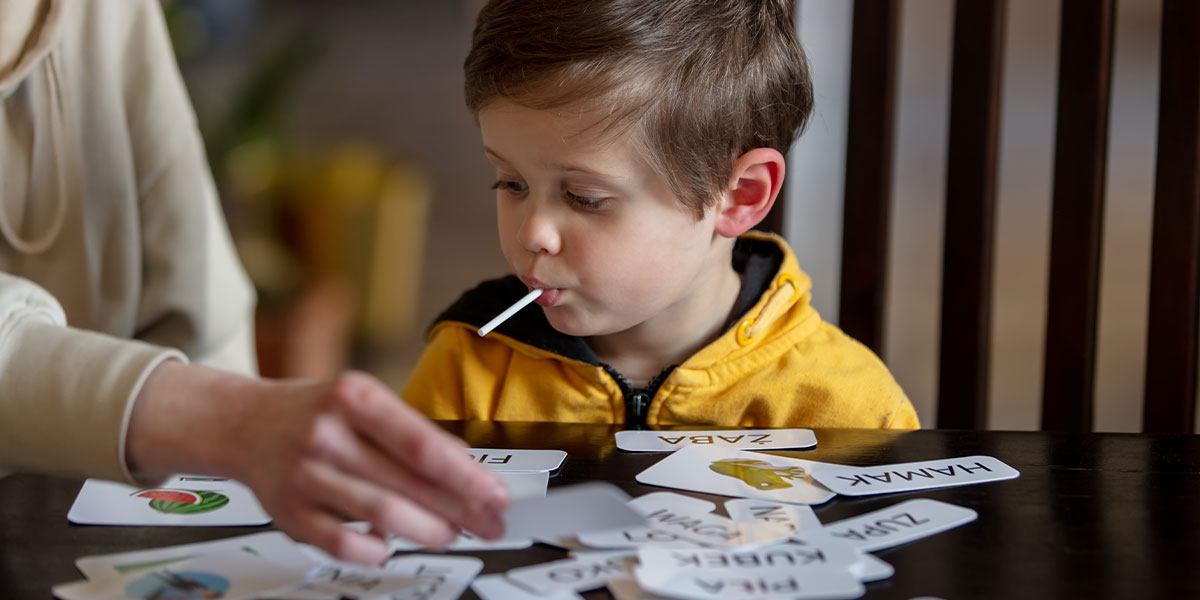 Boy learns words from cards under the ABA therapy program.